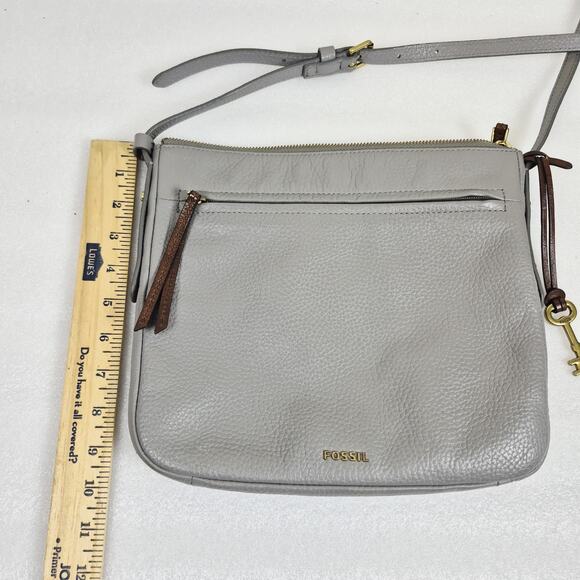 Fossil Pebbled Leather Crossbody Bag Gray Zip Pocket Key Charm Adjustable Strap - Picture 2 of 11